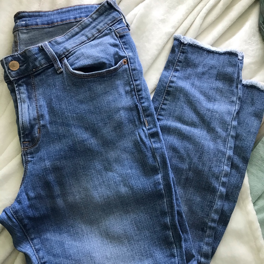Cute frilly light wash skinny jeans